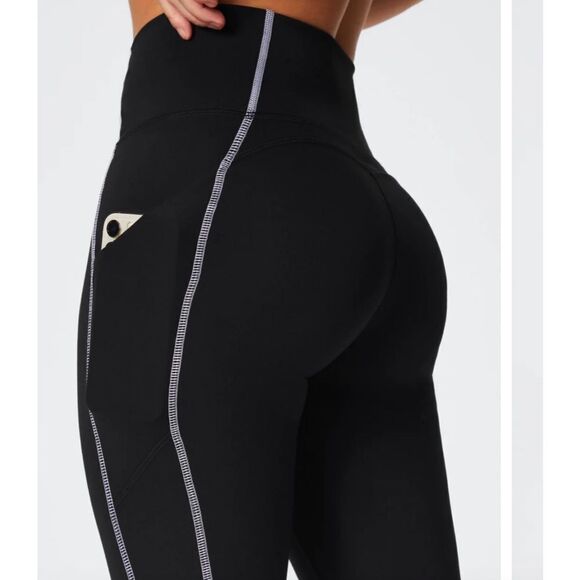 Fabletics oasis high waisted pocket 7/8 leggings black/white nwt in packag - Picture 3 of 6